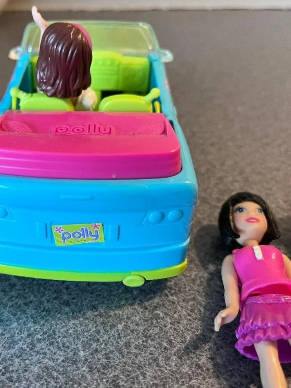 Vintage Polly Pocket Teal Convertible Car Lot with Dolls Clothes Shoes More - Picture 6 of 7